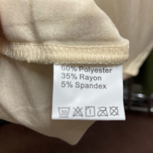 Halloween Ghosts reading books tshirt.  Multiple sizes, NWOT - Picture 4 of 4